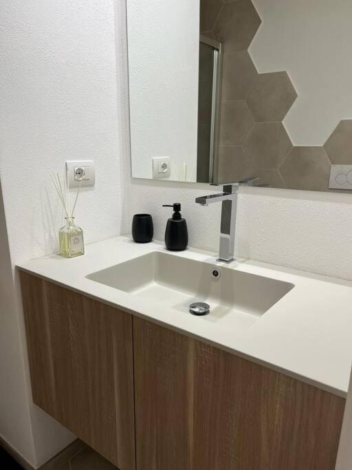 Apartamento Charme In Centro With Private Parking Ascoli Piceno Exterior foto
