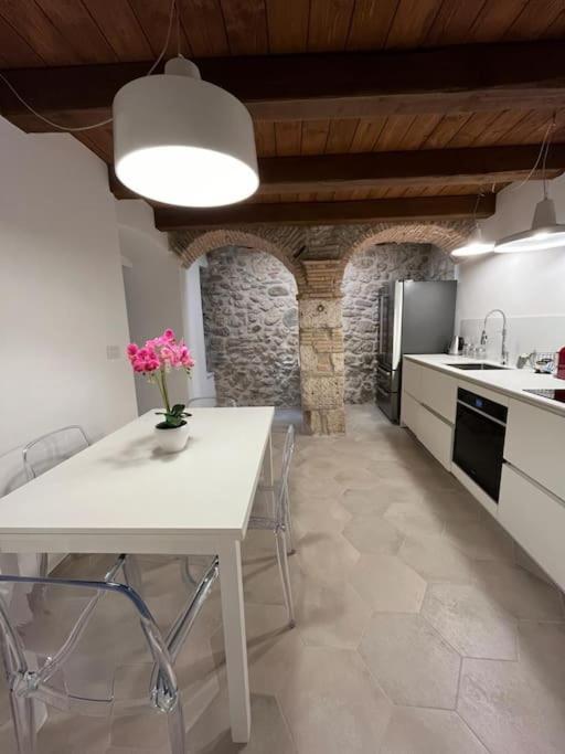 Apartamento Charme In Centro With Private Parking Ascoli Piceno Exterior foto
